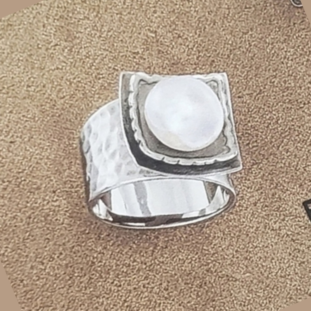 Silpada Hammered 925 Sterling Silver & Freshwater Pearl Ring R0898